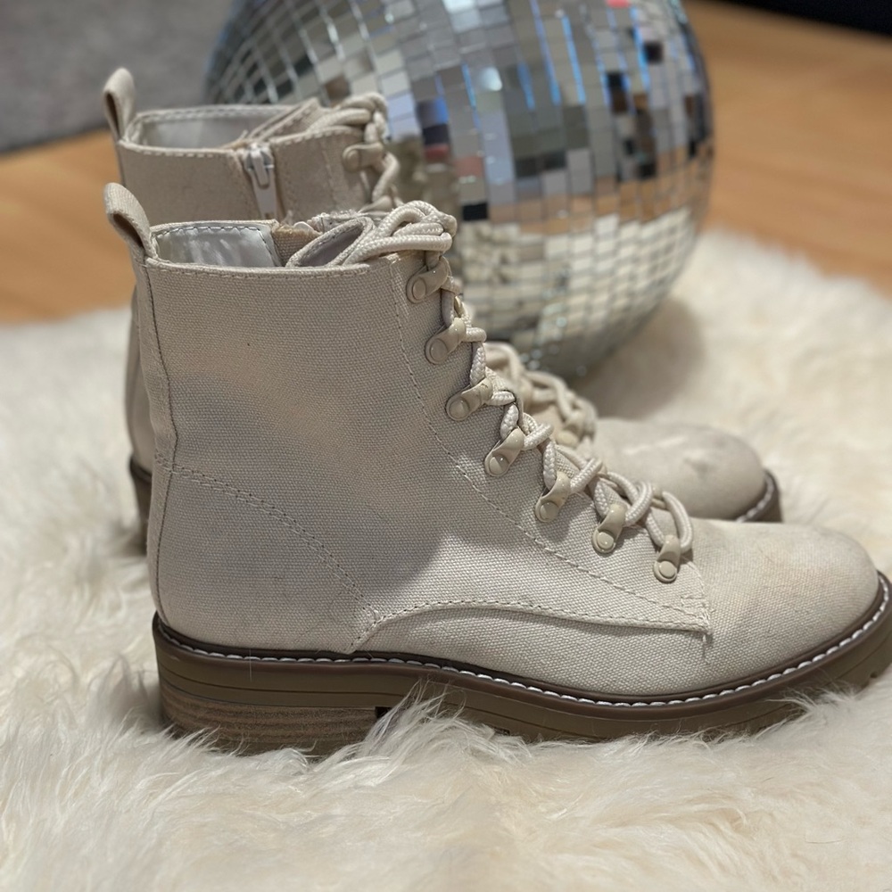 Women's Cream Laceup Boots